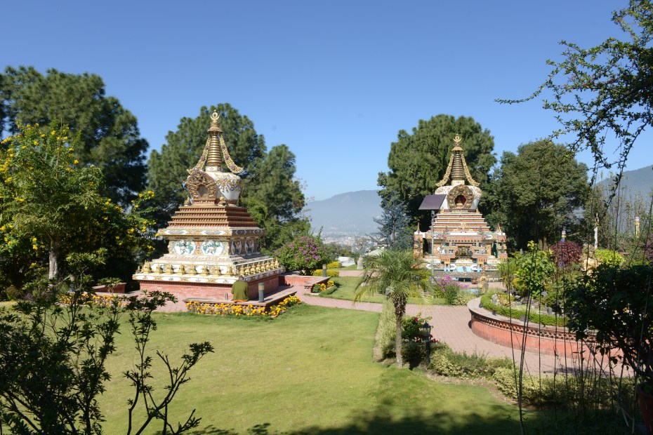 left-lhama-lhundrup-right-lama-conchog