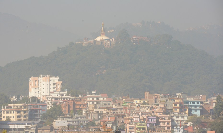 swayambunath-stupa-thru-the-smog