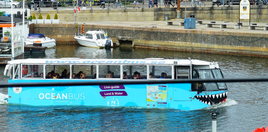 a real bus:boat