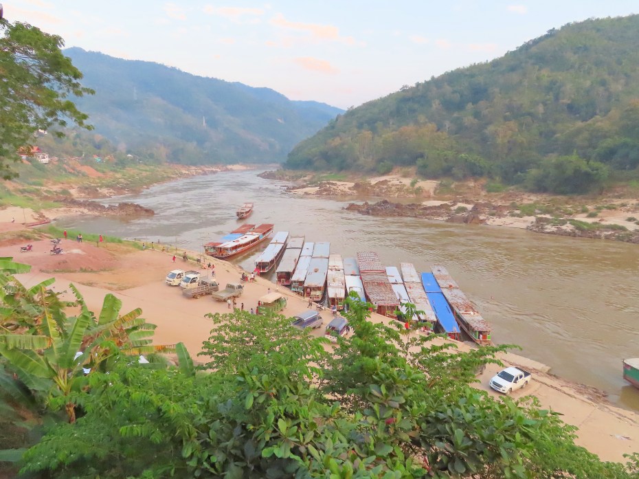 view from room Pakbeng